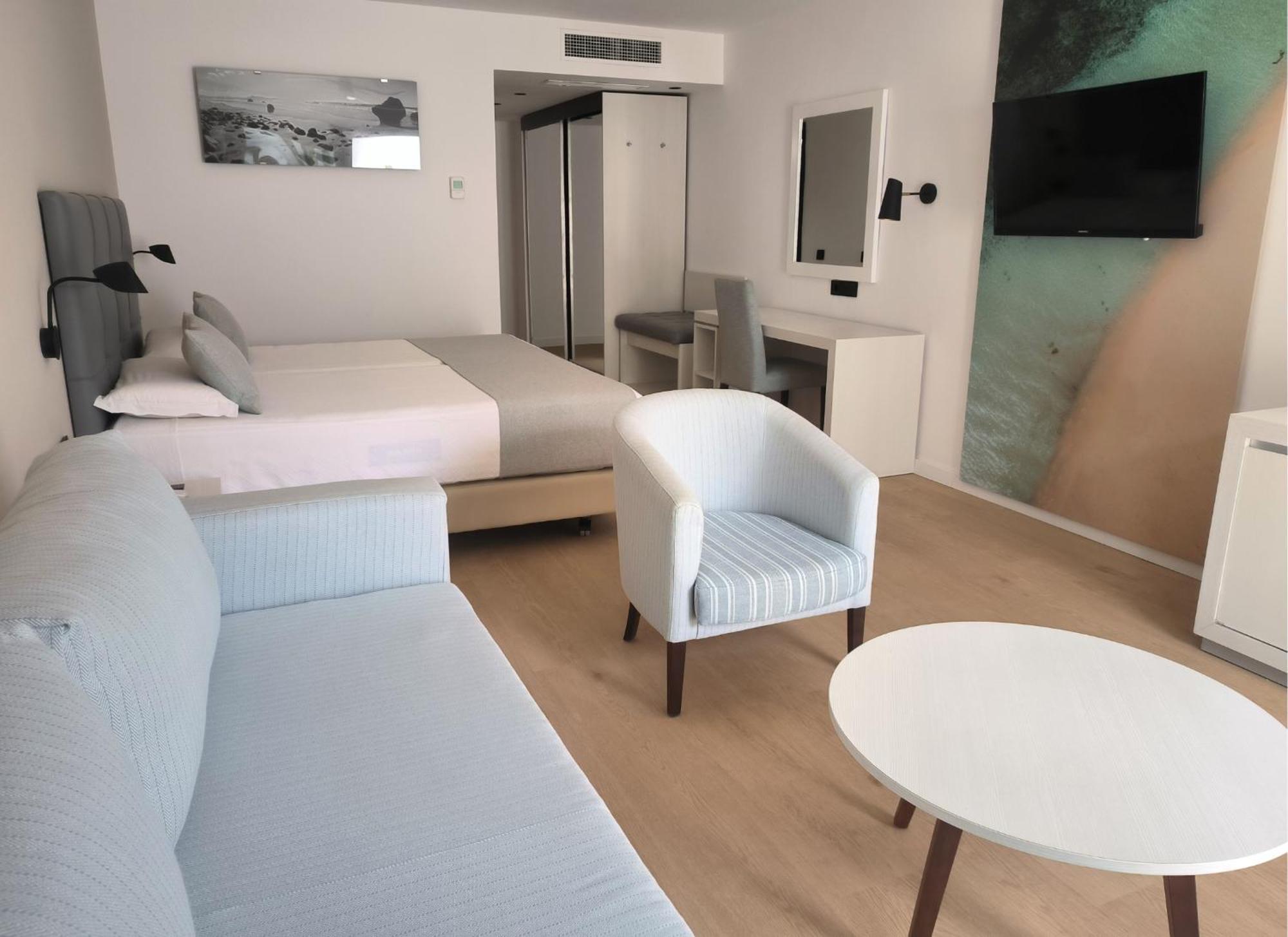 Double or Twin Room (2 Adults + 1 Child),1661637435:JPEG