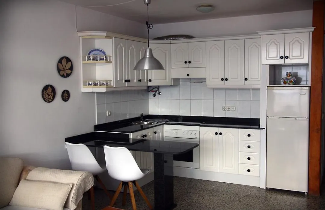 Cosy Apartment Close To The Beach!-1