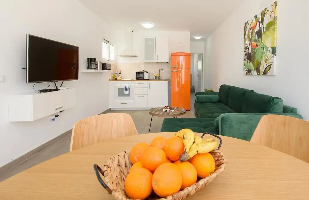 Orange Volcano Apartment, Free Access To The Fariones Sports Center-1