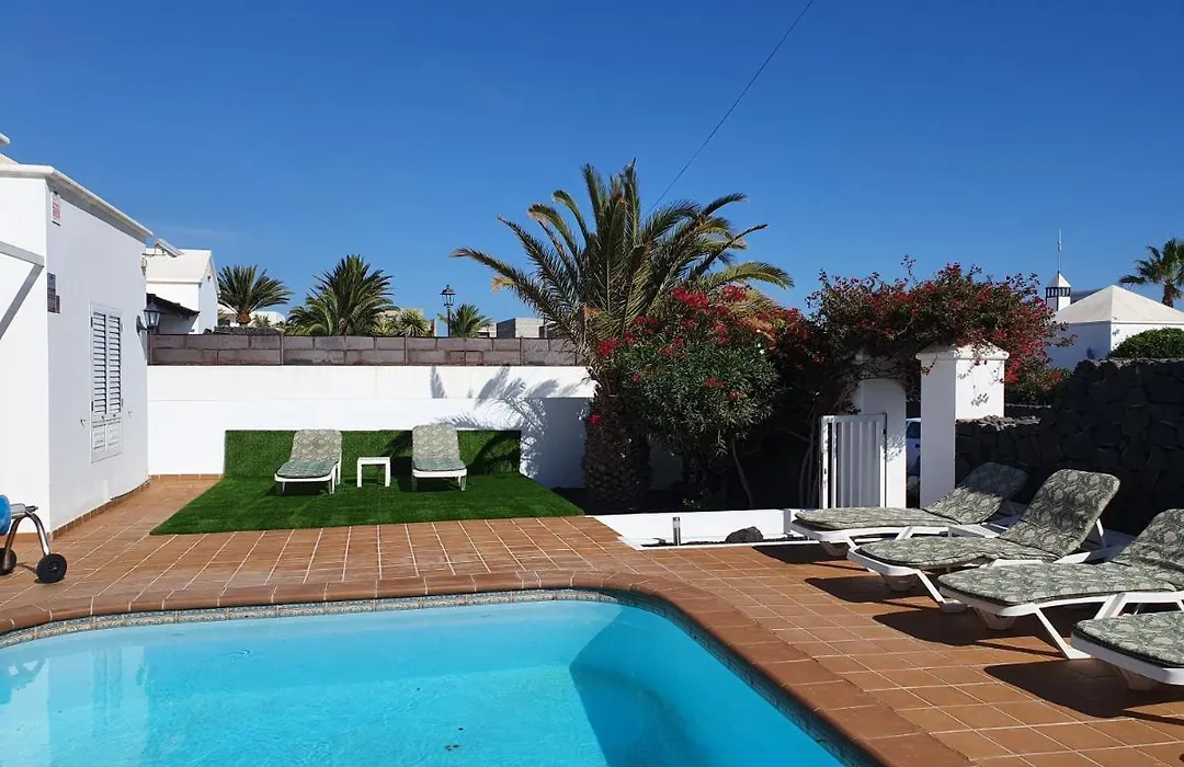 Fun Family Villa-Crazy Golf Course-Heated Pool-Cocktail Bar-Jacuzzi-Games Room-Wifi &Uk Tv-1