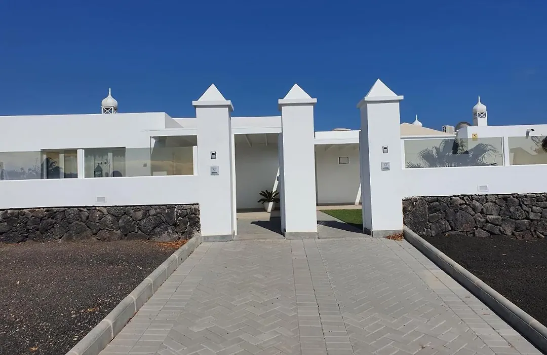 Rooms & Suites Princesa Leticia - Puerto Del Carmen, Lanzarote - Near The Beach-1