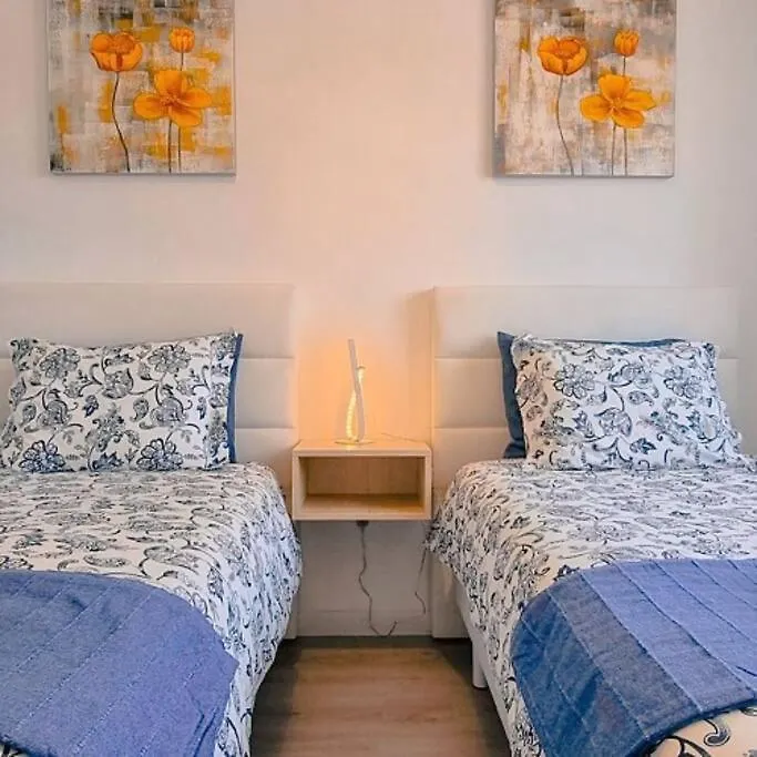 Puerto Del Carmen Airconditioned 2Bed Poolside Apt-1
