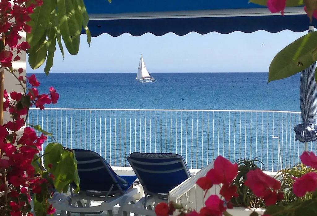 Luxury Sea Front Caleton 40-1