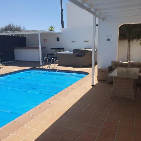 Fun Family Villa-Crazy Golf Course-Heated Pool-Cocktail Bar-Jacuzzi-Games Room-Wifi &Uk Tv-3