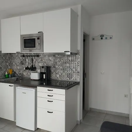 Delfines 2 - Small Apartment - Pool View- Good Wifi - 5 Minuts To The Beach-3