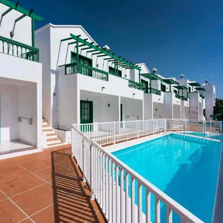 Beautiful Spacious 1-Bed Apartment With Aircon-2