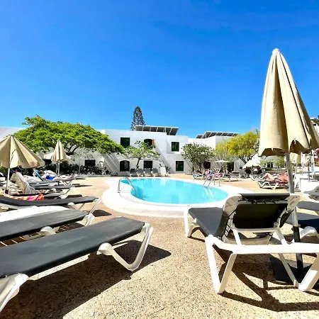 Two Bedroom, Wifi, Kitchen, 5Min Playa Chica, Pool, Shopping-2
