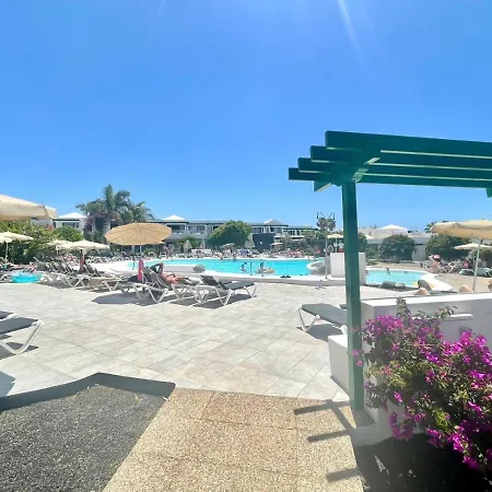 Two Bedroom, Wifi, Kitchen, 5Min Playa Chica, Pool, Shopping-3