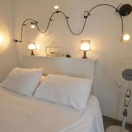 Sunny Corner Apartment-3