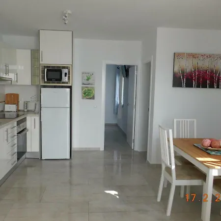 Los Gracioseros Apt 207-3
